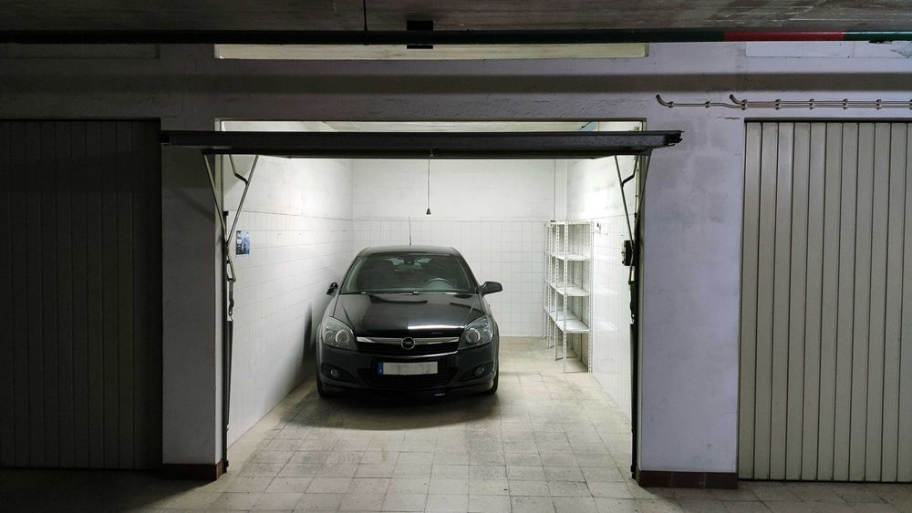 Arrenda-se Garagem no Laranjeiro, Almada