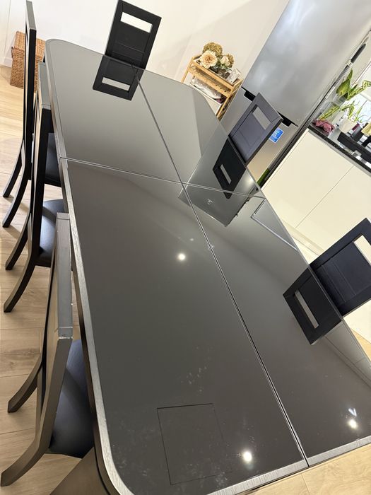 Mesa de Madeira de carvalho Maciça pintada a preto com tampo de vidro, extensível