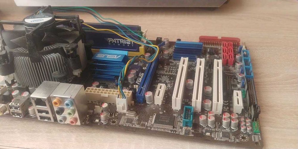 топ мама Asus на S775 + Intel Xeon + 6Гб ОЗУ