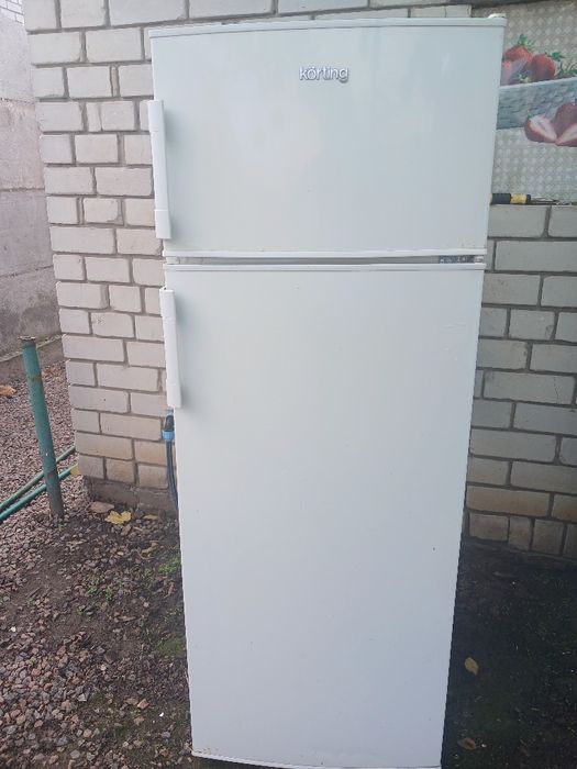 Продам двухкамерный холодильник..