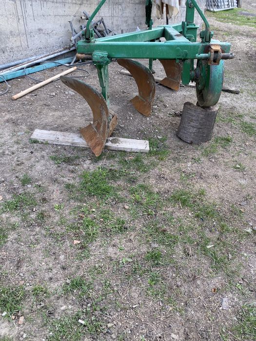 Продам плуг на 3 корпуса