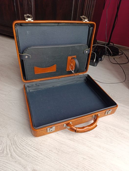 Walizka, neseser, aktówka.