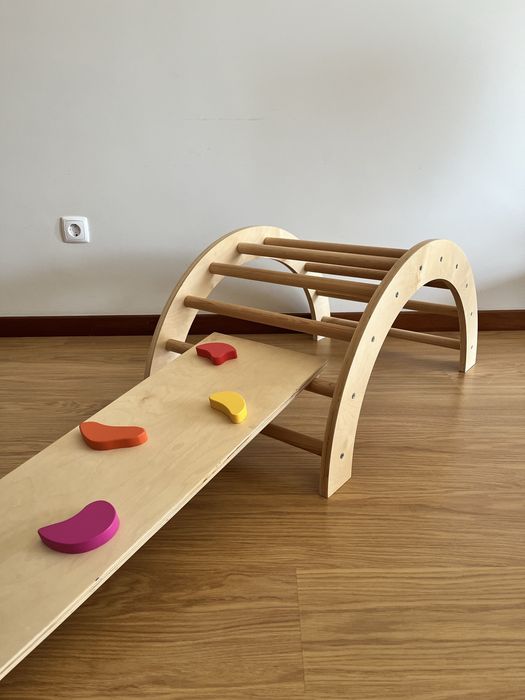 Arco e parede de escalada
