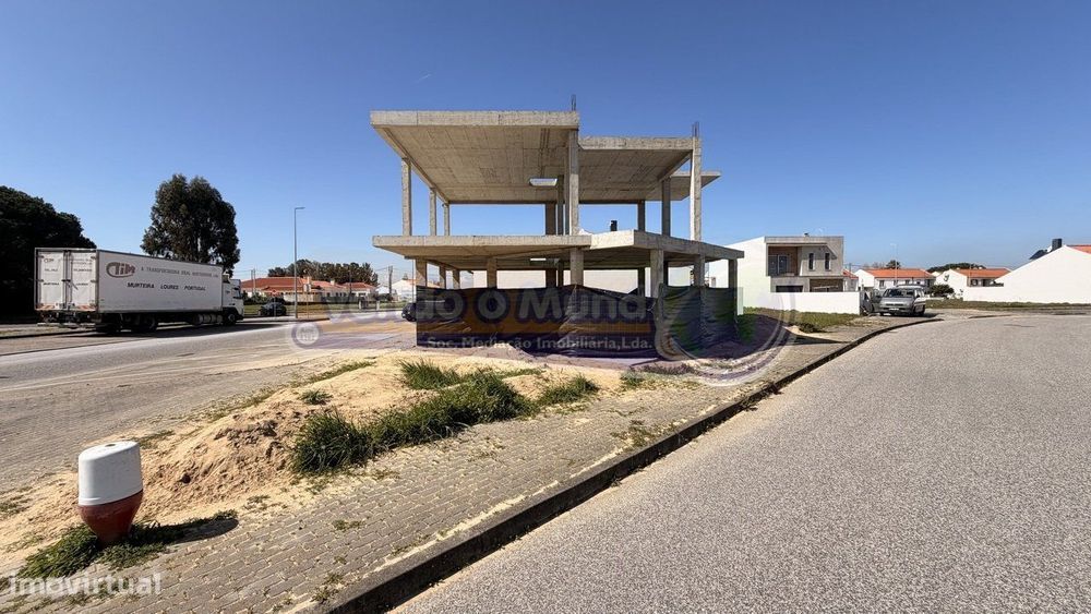Terreno com construção iniciada em Salvaterra de Magos (S570)