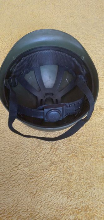 шолом-каска  пластик розмір 54-58 см з регулятором