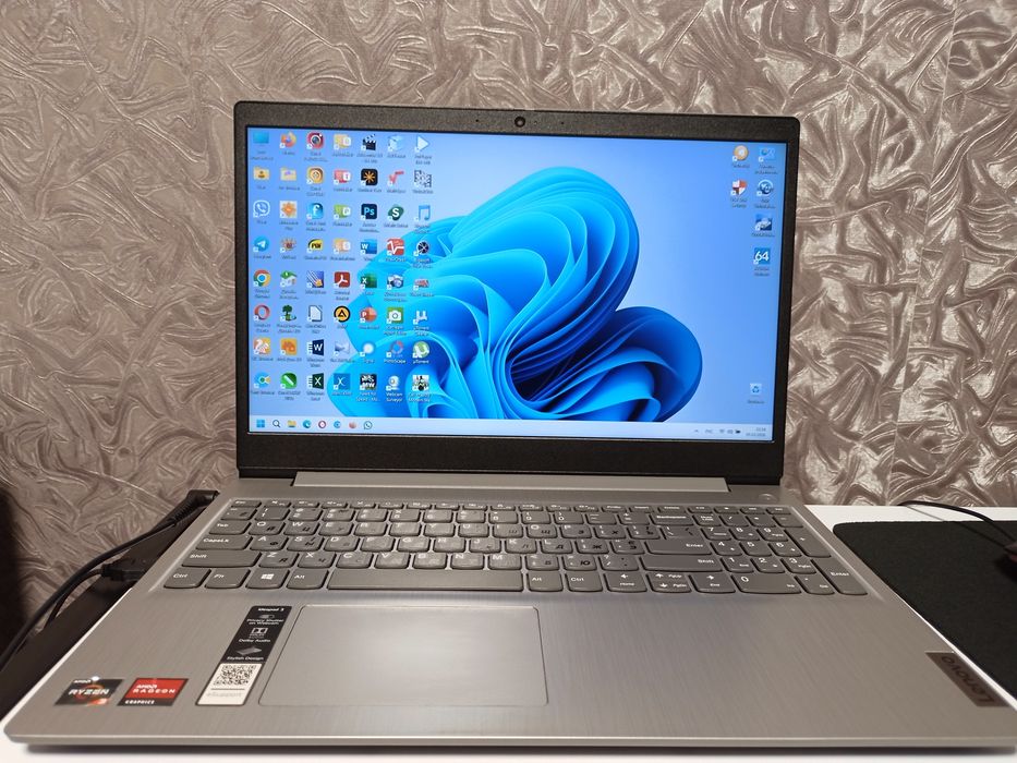 Продам ноутбук на запчастини або відновлення на вінда 11 про видає синій єкран то працює без збоїв то часто видає синій єкран