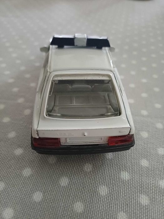 Miniatura Ford Sierra 2.3 - Corgi Toys