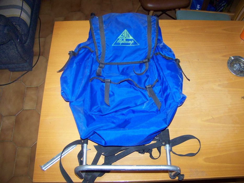 mochila de campismo em bom estado