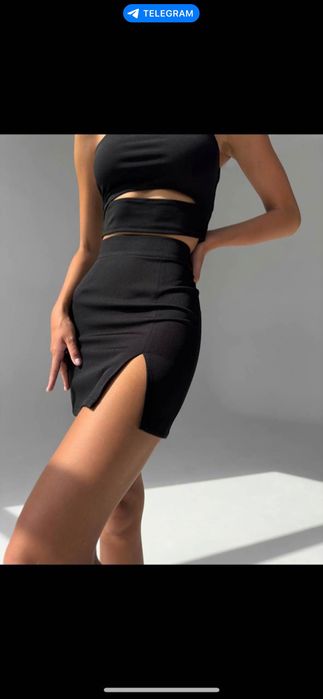 Міні спідниця із розрізом