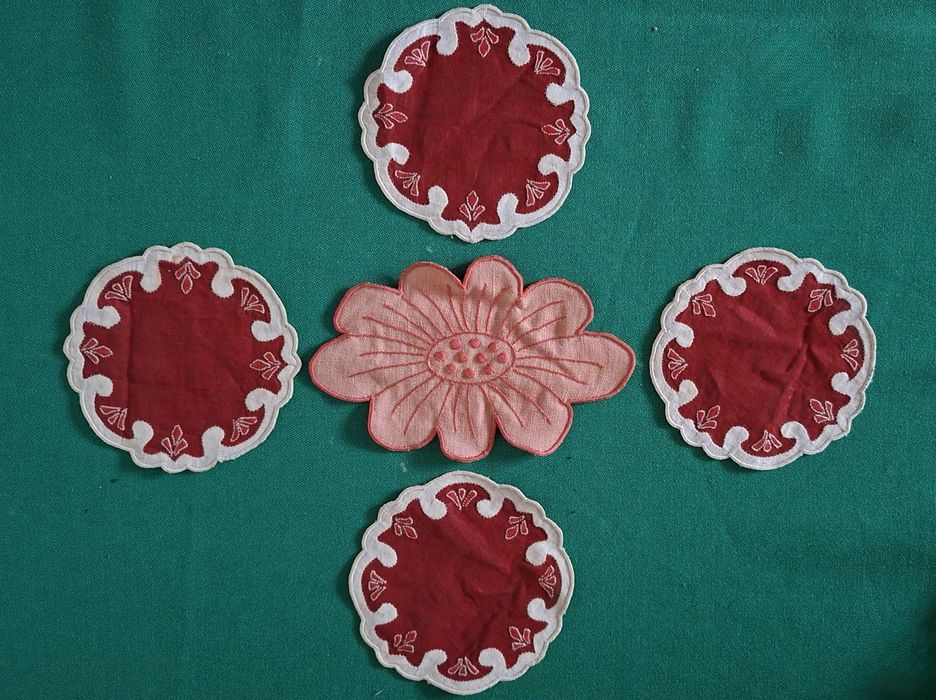Naprons / Bases Copos em linho bordado artesanalmente, vintage