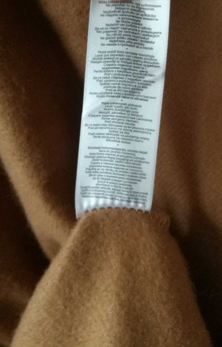 Płaszcz frędzle z paskiem brązowy camel