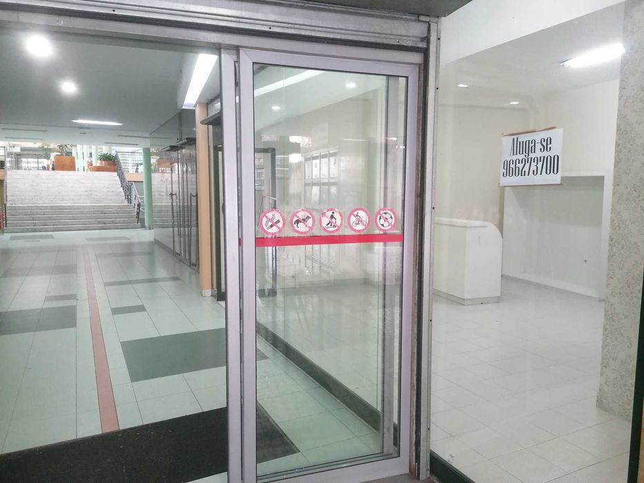 Aluga- se loja centro comercial da vinha