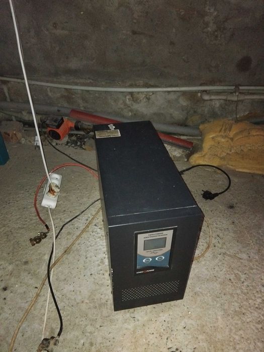 Безперебійник UPS 2000 VA