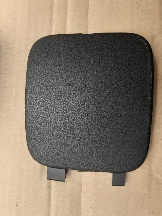 Продам оригинальную заглушку переднего  бампера NISSAN