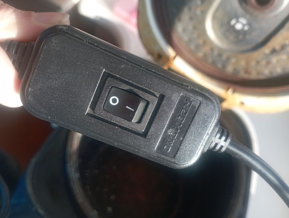 Мультиварка стара Redmond працює