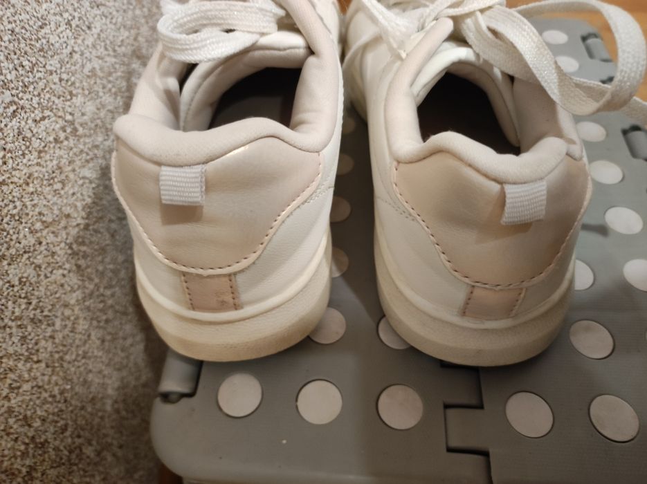 Кросівки біло-бежеві дитячі підліткові