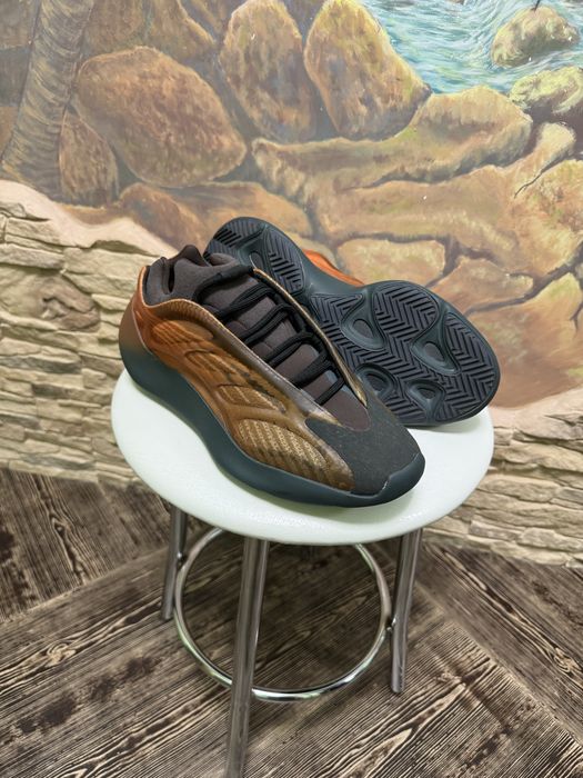 Нові Yeezy Boost 700
