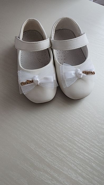 Дитячі нові туфельки