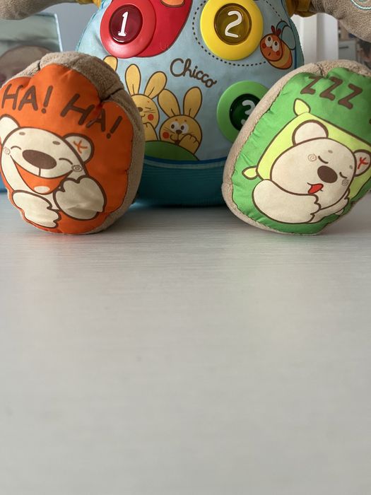 Urso bilíngue Chicco “Conta Comigo”