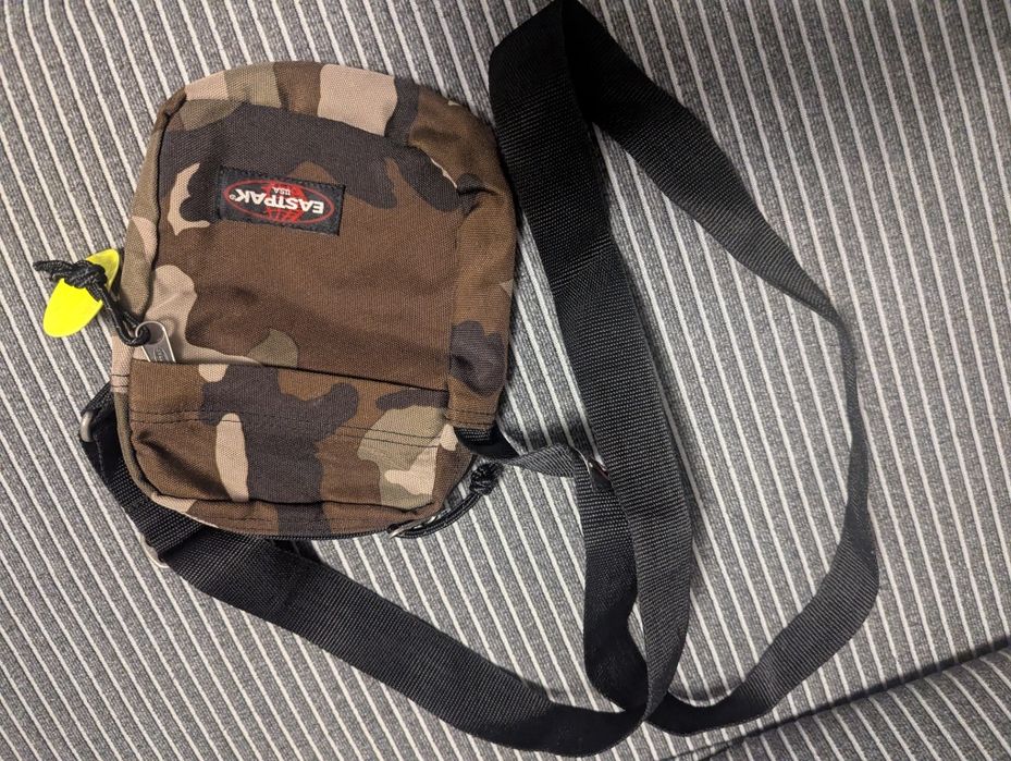 Męska saszetka moro EASTPAK materiałowa