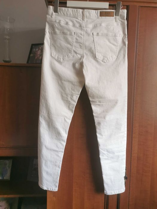 Nowe jeansy koloru ecru