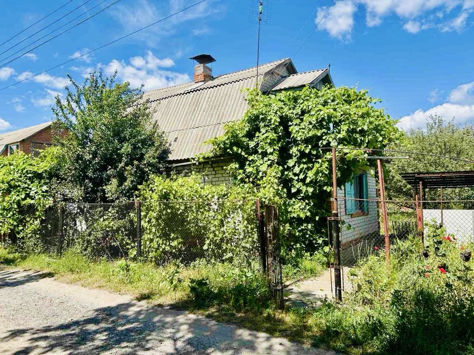 двоповерховий будинок під Івонченцями