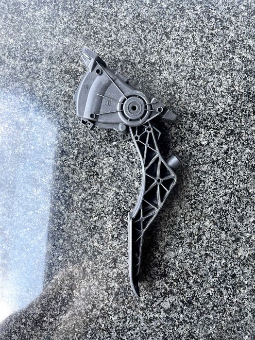 Pedał gazu przyśpieszenia potencjometr  VW T5 LIFT