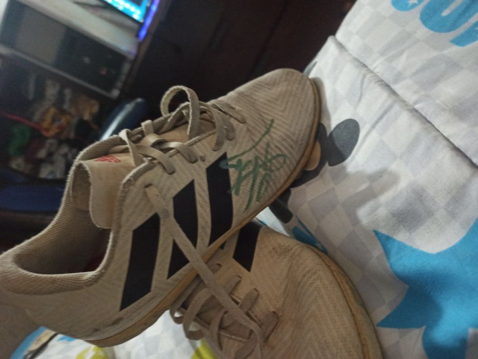 Chuteira autografada pelo João pinto