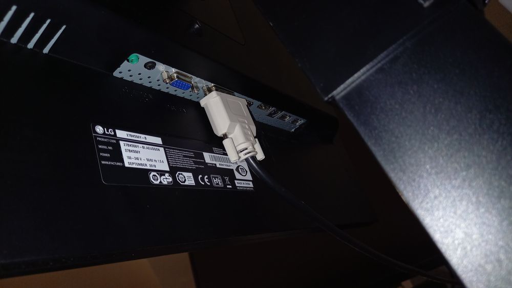 LG 27" Rotating LED Monitor64575301415170121