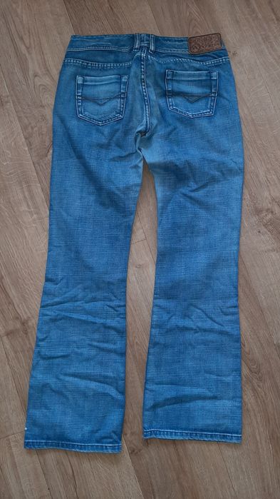 Dżinsy dzwony jeansy River Island