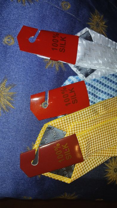 Продам  краватки, Giorgio Armani, Hugo boss.