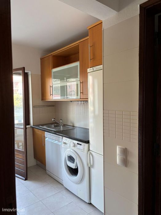 Quarto - localizado em Carcavelos Lisbon