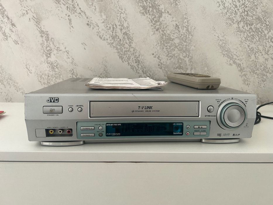 Відеомагнітофон JVC HR-DD888EU