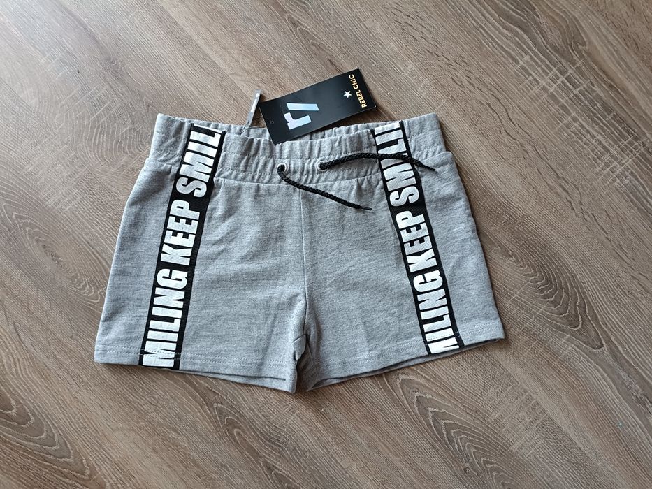 NOWE szorty krótkie spodenki 152 reporter young