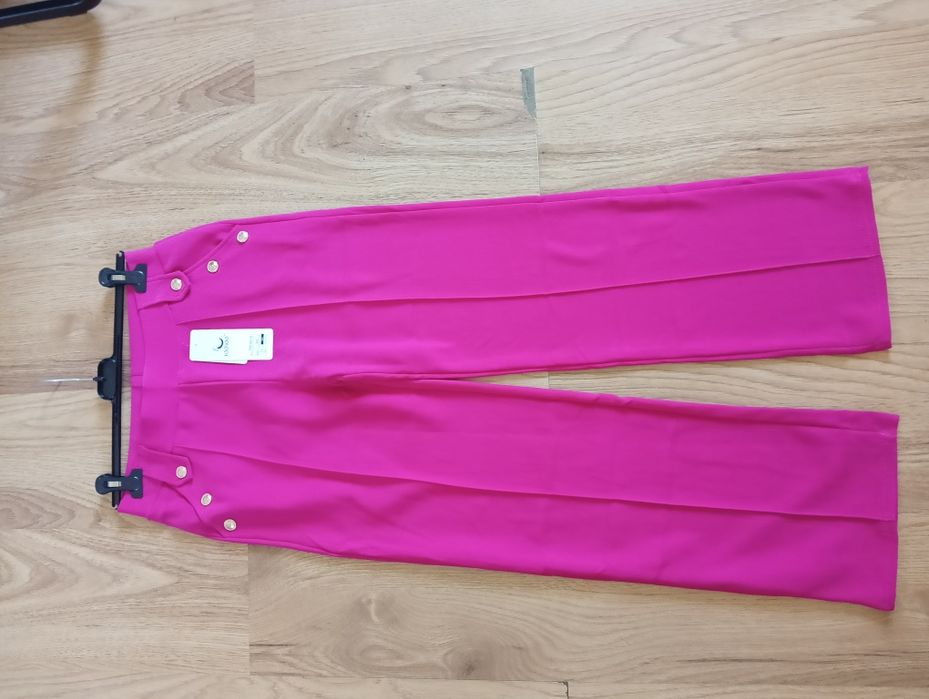 Różowe spodnie damskie eleganckie