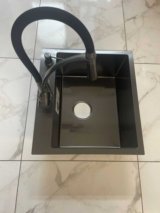 Мийка кухонна Luminex 5045 см чорна та гнучкий змішувач Kroner Ersel