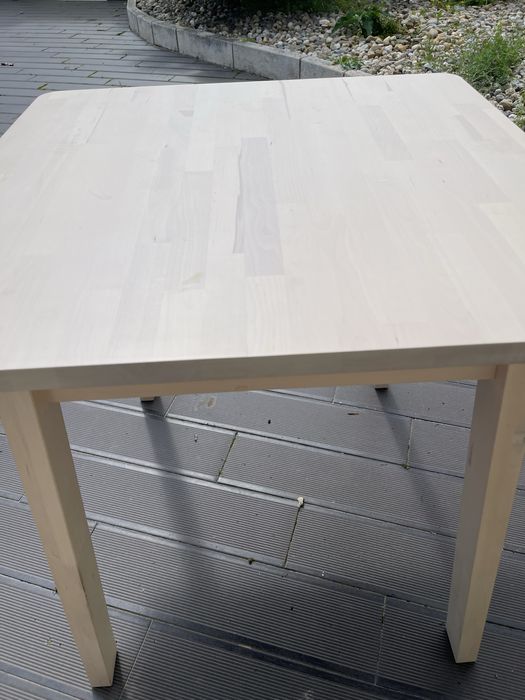 Mesa de madeira quadrada Ikea