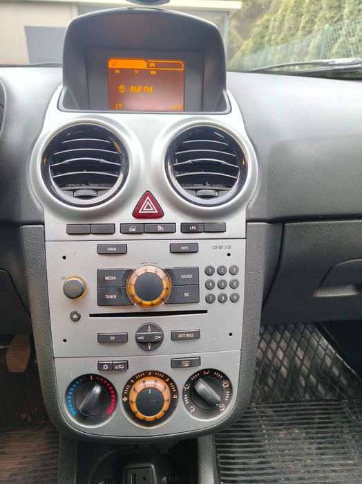 Opel Corsa D 1.2 benzyna+LPG - 2014r