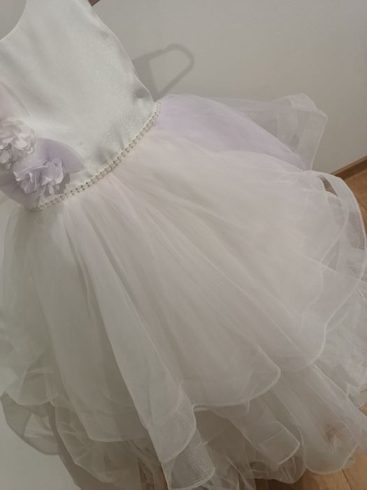 Suknia,  rozmiar 134 .   Na kole.