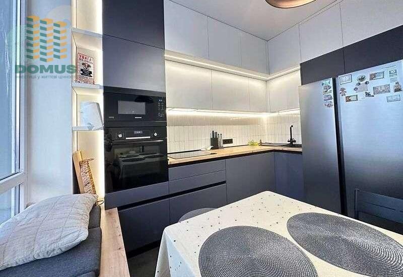 Продам 2-х комн ЖК "Омега"! Толбухина! Современный ремонт!