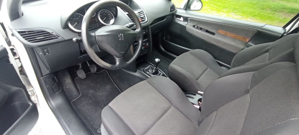 Peugeot 207 comercial de 12/2010