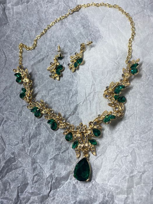 Zielona kobieca bizuteria