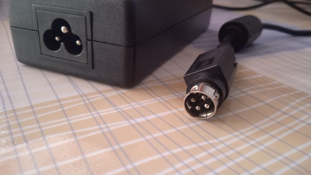 Блок питания/блок живлення 12V, 80W, 6.6A, 4Pin