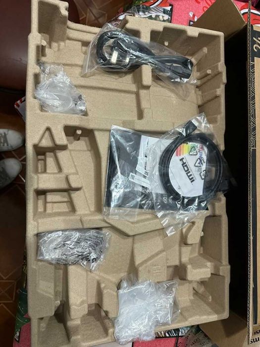 MSI Mag 244C Curvo 180Hz