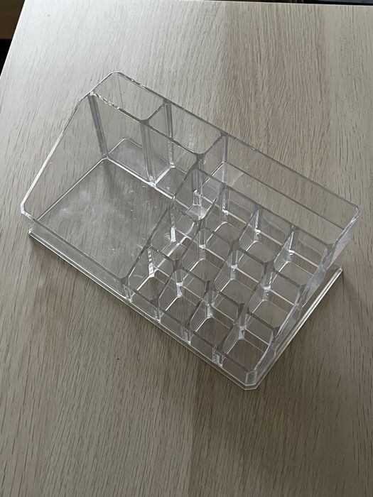 Akrylowy organizer na kosmetyki do makijażu