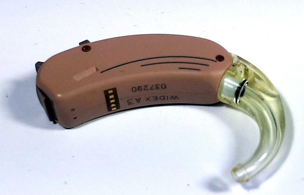 Слуховой миниатюрный аппарат WIDEX  A3 Дания.