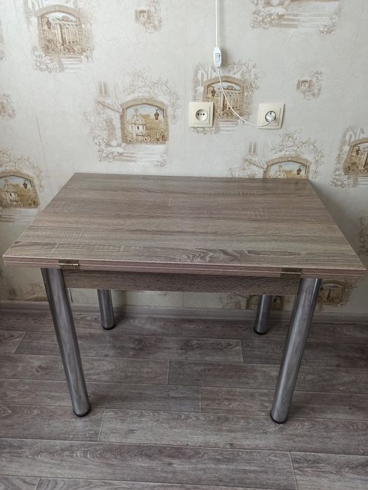 Продам стол состояние хорошее