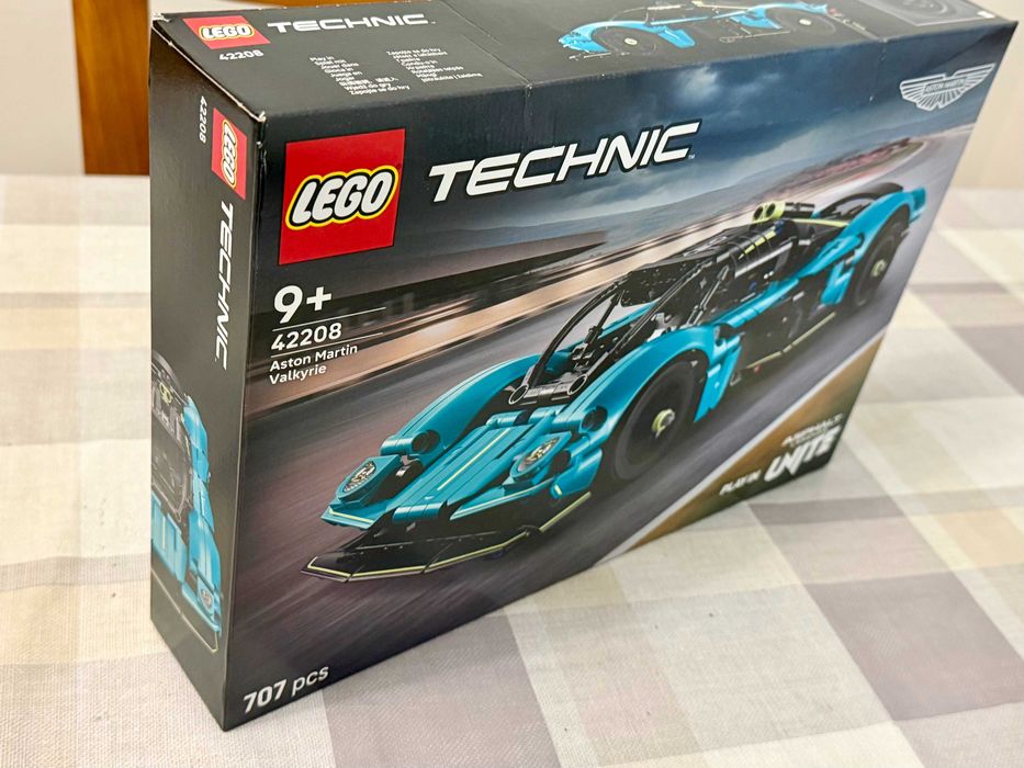 LEGO Technic 42208 Aston Martin Valkyrie — novo