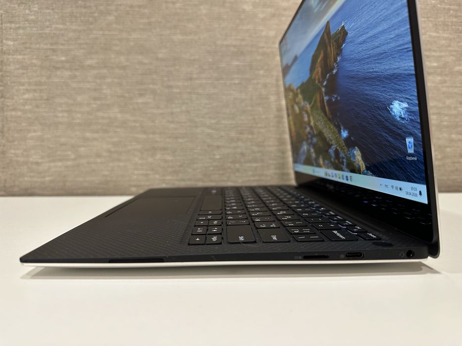 Ноутбук Dell XPS 9370 • FHD IPS • i5-8250U • DDR4 8ГБ • SSD 128ГБ
