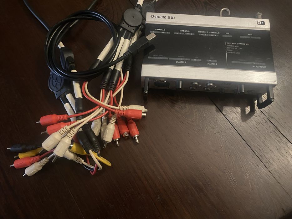 Native instruments audio DJ 8